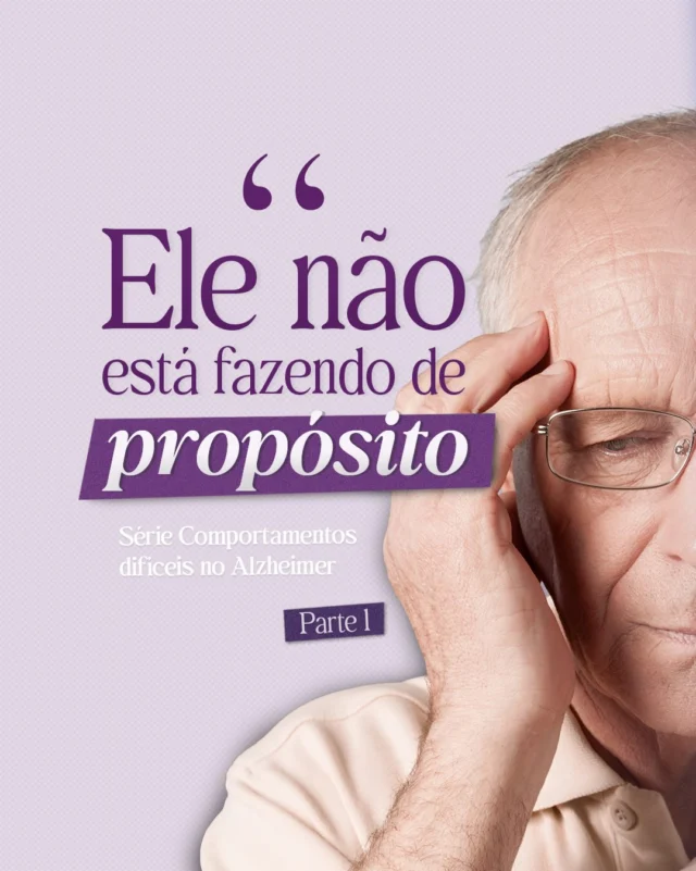 Quando chega o diagn&oacute;stico de Alzheimer, a fam&iacute;lia se prepara para o esquecimento. Quase ningu&eacute;m avisa sobre o que vem depois.Com o passar do tempo, a doen&ccedil;a come&ccedil;a a mudar tamb&eacute;m o comportamento. A pessoa fica desconfiada, repete a mesma pergunta muitas vezes no dia, se agita no fim da tarde e recusa o banho ou o rem&eacute;dio. De fora parece teimosia ou m&aacute; vontade. &Eacute; sintoma.E sintoma tem manejo. &Agrave;s vezes o comportamento novo &eacute; o &uacute;nico sinal de uma infec&ccedil;&atilde;o, de uma dor ou de um rem&eacute;dio que n&atilde;o caiu bem. Outras vezes o que resolve &eacute; mudar a forma de abordar a pessoa, simplificar a rotina ou ajustar o ambiente.Este &eacute; o primeiro post da s&eacute;rie Comportamentos dif&iacute;ceis no Alzheimer. Nas pr&oacute;ximas semanas, vamos falar de cada situa&ccedil;&atilde;o: o que est&aacute; por tr&aacute;s dela e o que costuma ajudar no dia a dia.Saber que &eacute; a doen&ccedil;a falando n&atilde;o tira o cansa&ccedil;o. Mas tira da fam&iacute;lia a parte mais pesada dele, que &eacute; a culpa.Envie para quem divide esse cuidado com voc&ecirc;.